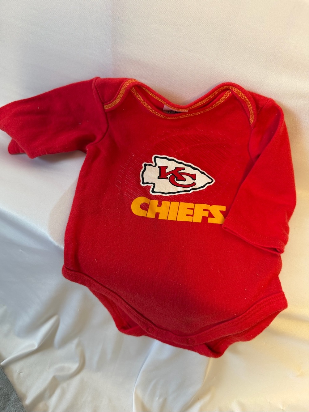 Red Kansas City Chiefs long-sleeve bodysuit with arrowhead size 0-3 months